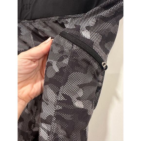 Lululemon Men's Camo Shorts - Picture 5 of 6